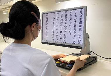 拡大読書器の写真