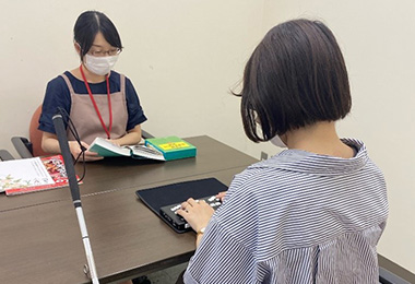 対面朗読の写真